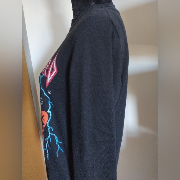 Def Leppard Black Crewneck Sweater with Graphic Christmas Design Size M - Picture 3 of 4